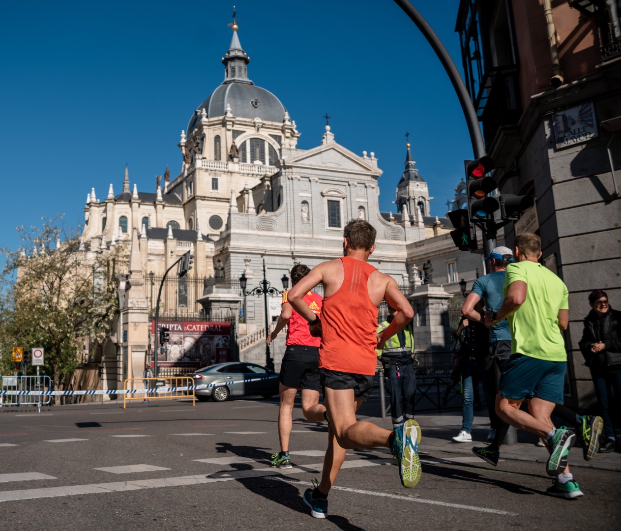 ¡Al ladrón, al ladrón! ¡Al ladrón, al ladrón!