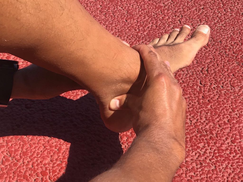 Masaje con pulgares para descargar las piernas en solo 6 pasos