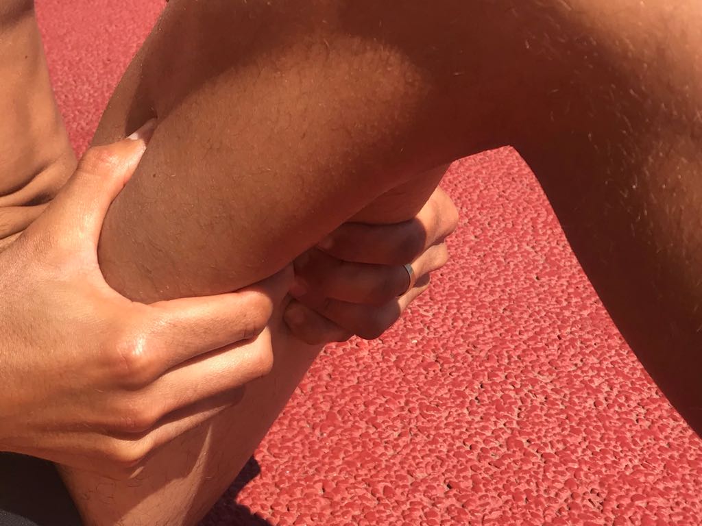 Masaje con pulgares para descargar las piernas en solo 6 pasos