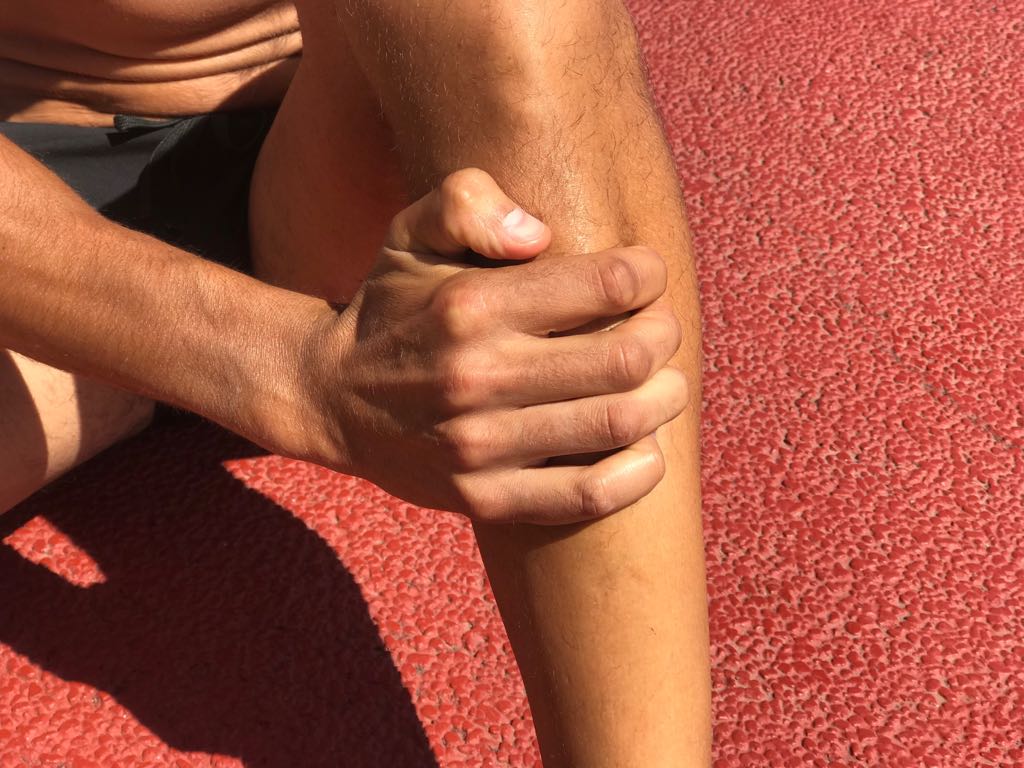 Masaje con pulgares para descargar las piernas en solo 6 pasos